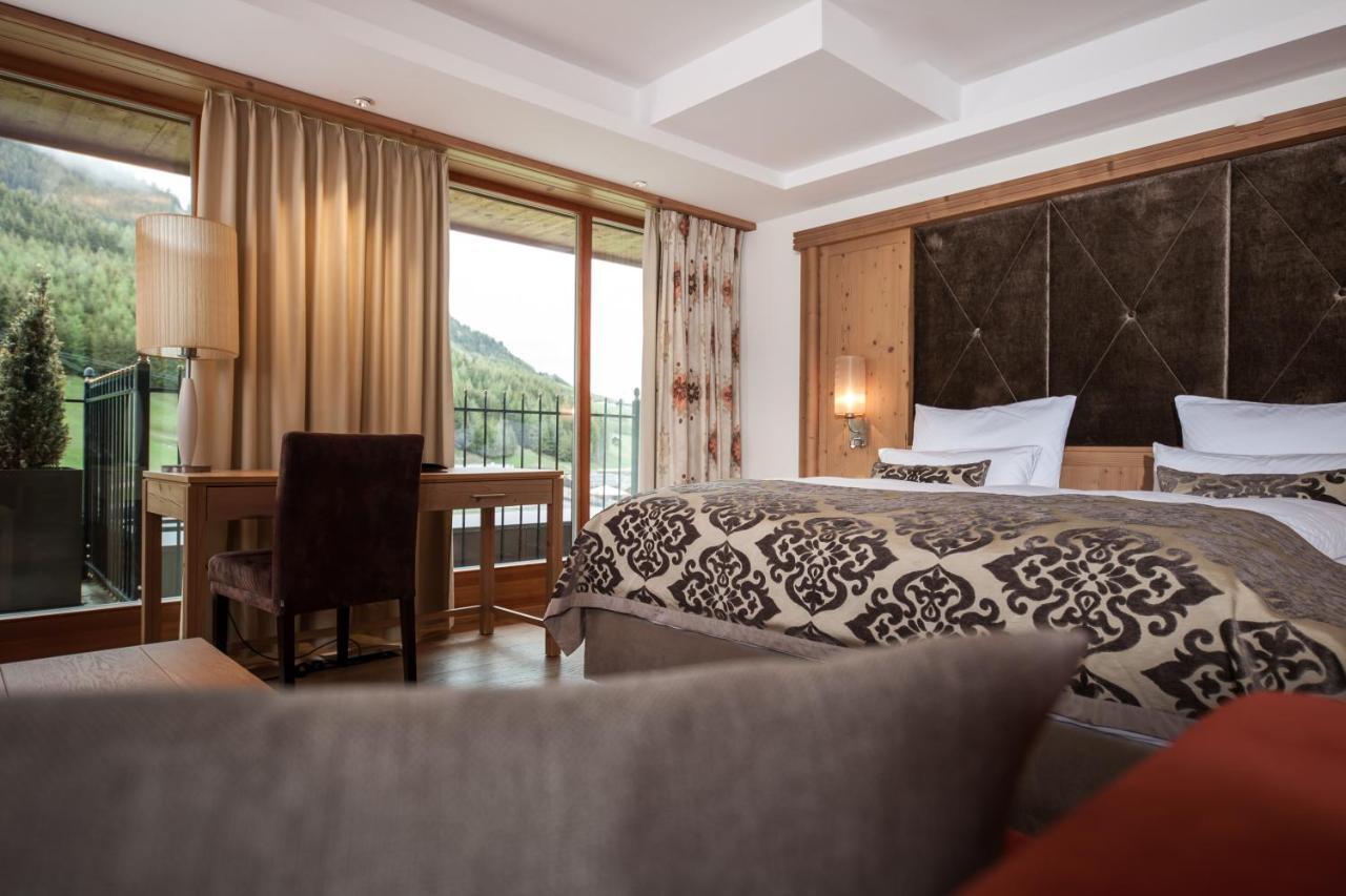 Schlosshotel Fiss Bagian luar foto