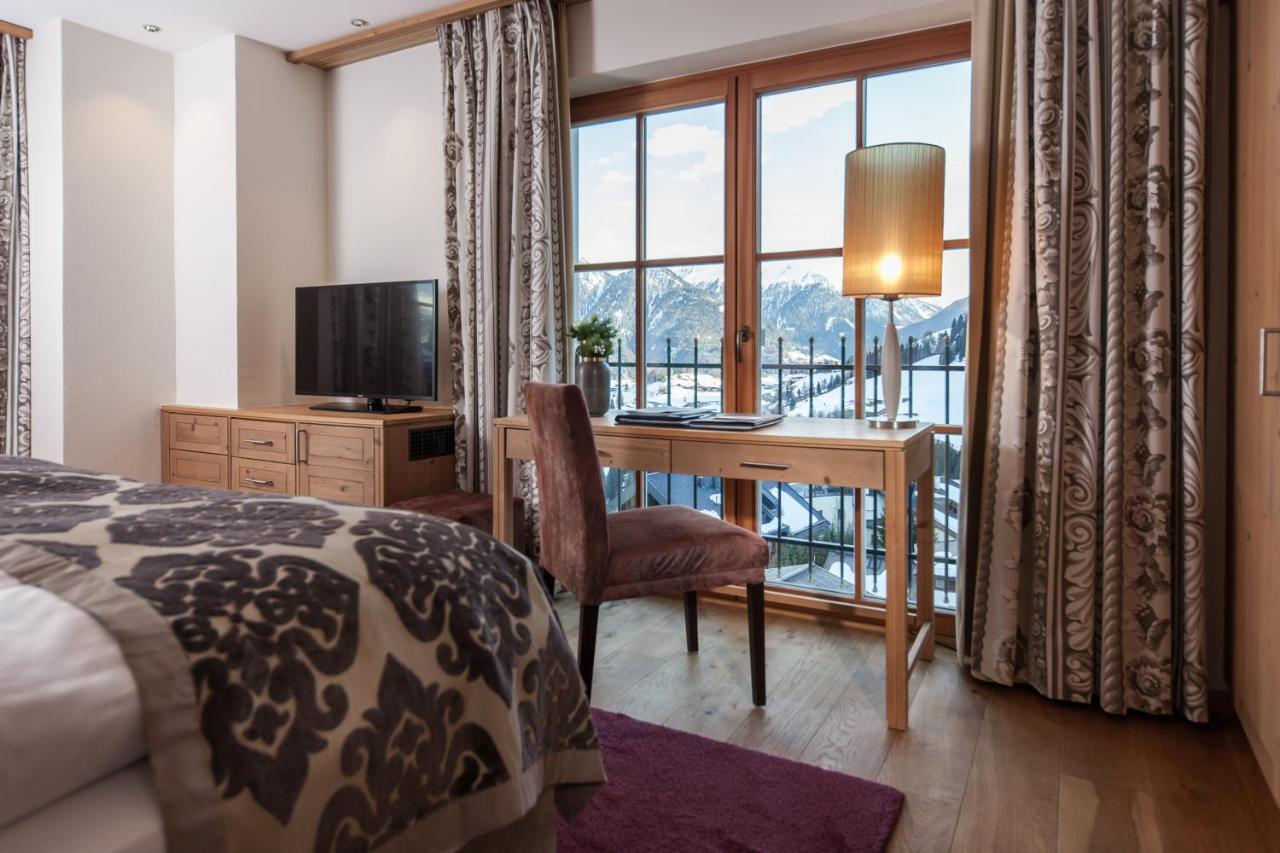 Schlosshotel Fiss Bagian luar foto