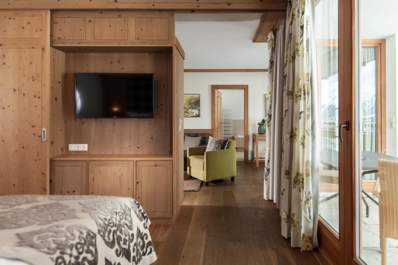 Schlosshotel Fiss Bagian luar foto